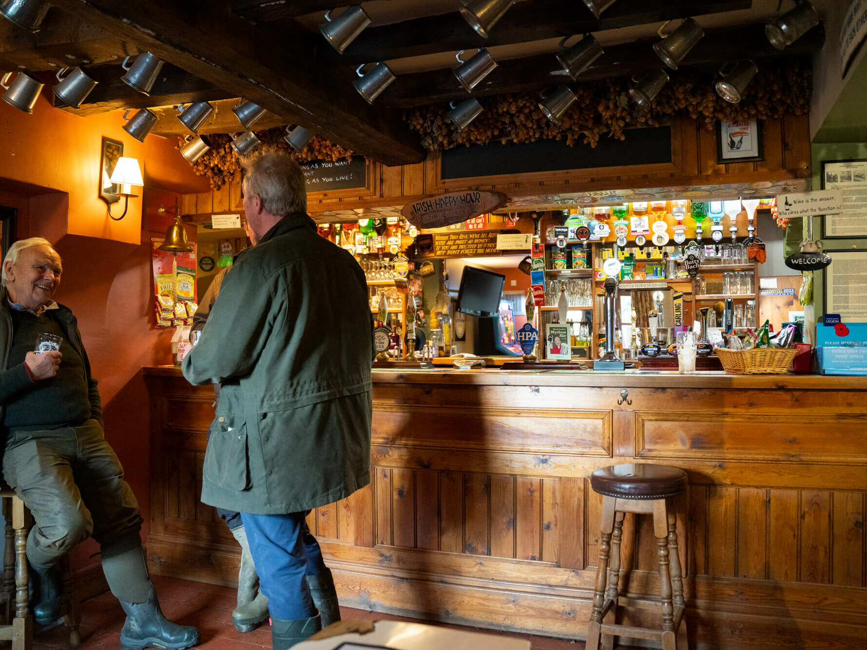 The-Mytton-Arms-Pontesbury-Pub-Bar-aspect-ratio-700-525